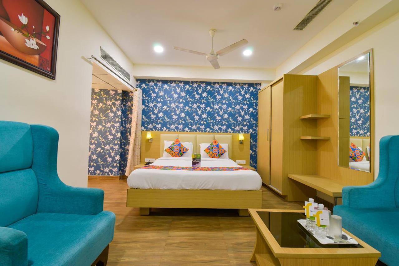 Hotel Raintr33 Hyderabad Luaran gambar