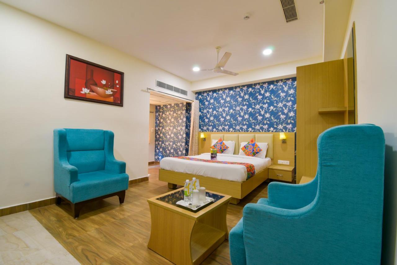 Hotel Raintr33 Hyderabad Luaran gambar