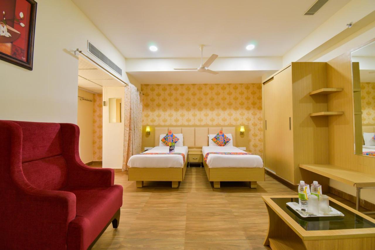 Hotel Raintr33 Hyderabad Luaran gambar
