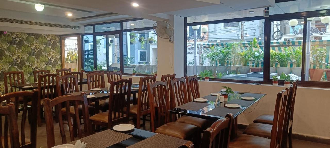 Hotel Raintr33 Hyderabad Luaran gambar